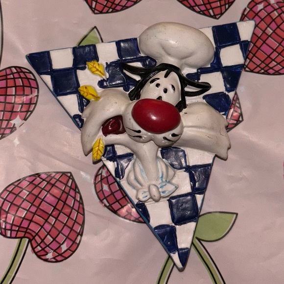 Vintage 1994 Warner Bros. Looney Tunes SYLVESTER CAT 3” Ceramic 3D Magnet - Picture 1 of 3